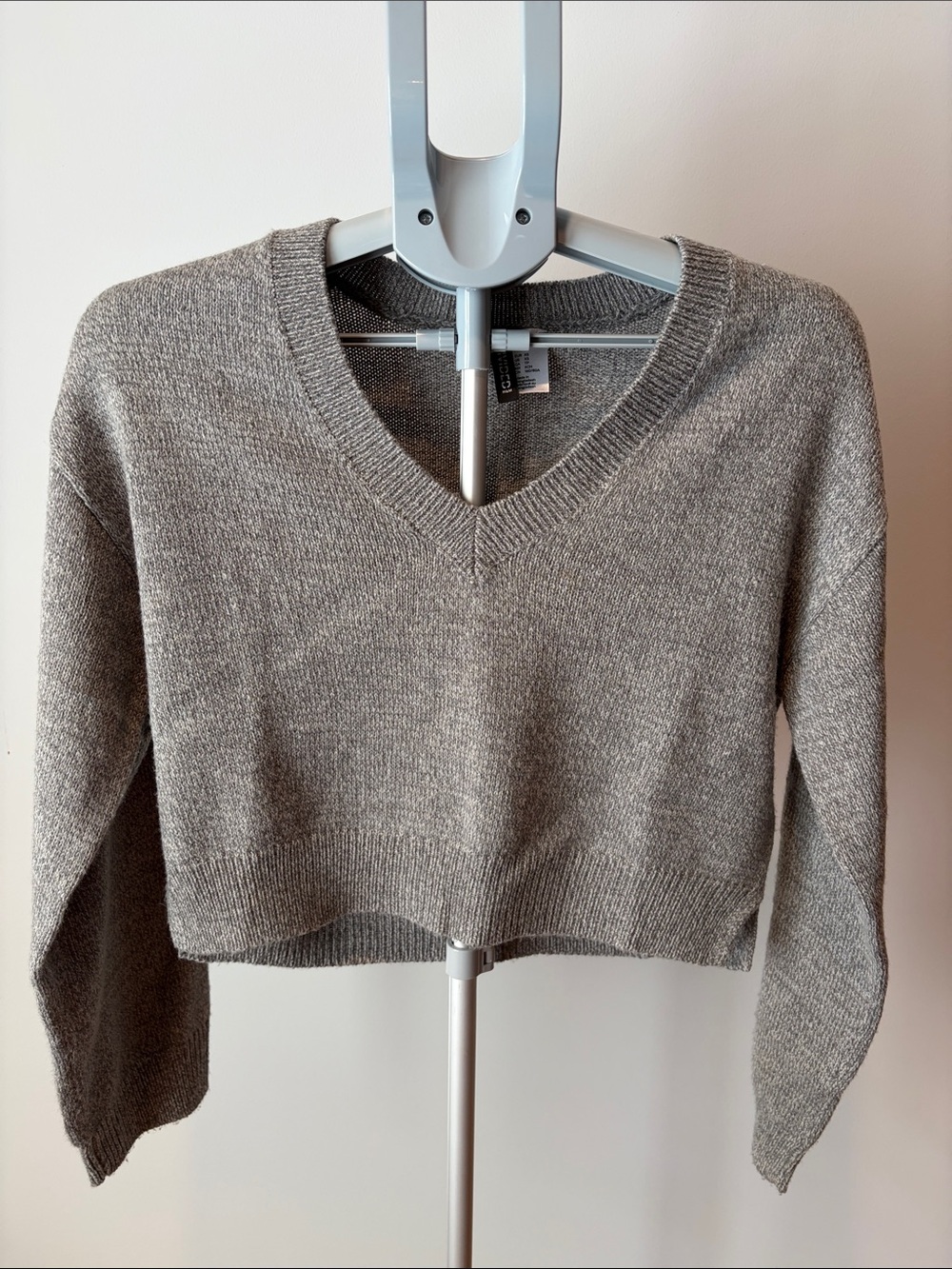Divided Cropped V-Neck Sweater - Gray